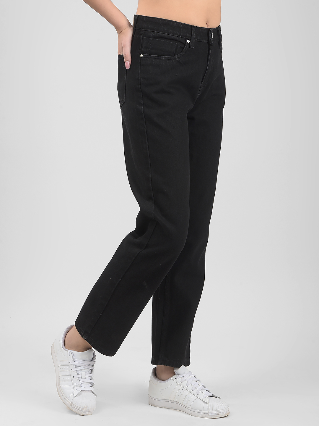 Numero Uno Women Black Straight Fit Sustainable Jeans